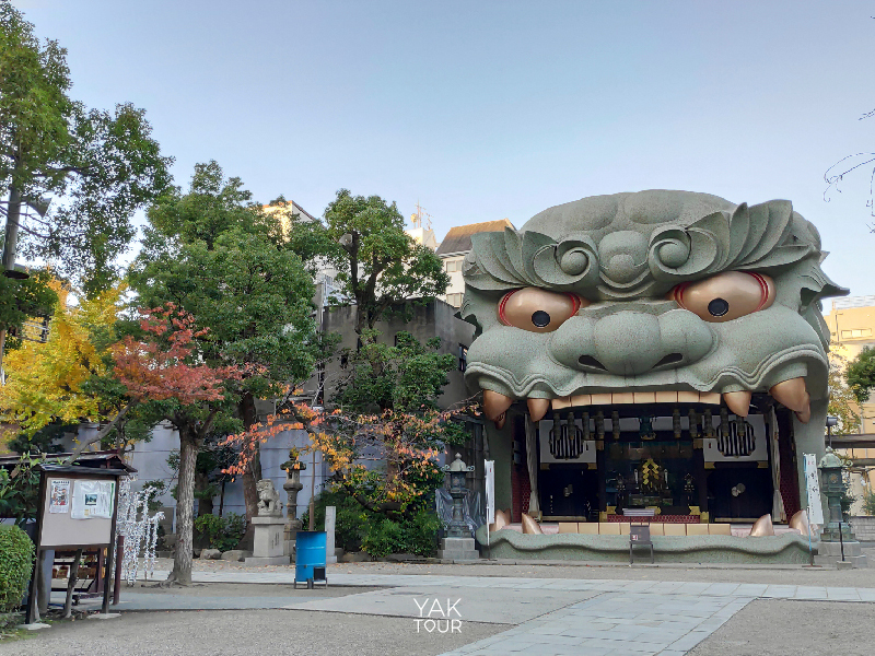 ที่เที่ยวโอซาก้า_หน้าหนาว-Namba_Yasaka_Shrine