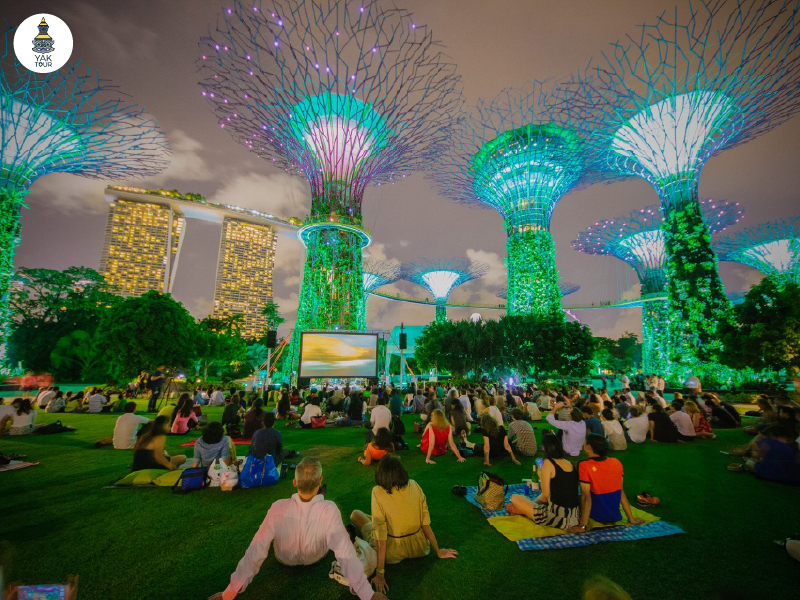 การแสดงแสงสีเสียง Garden Rhapsody ที่ Supertree Grove ใน garden by the bay