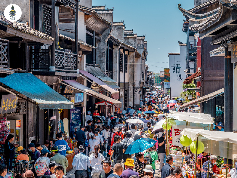 บ้านไม้โบราณและถนนหินในเมืองเก่าจิงกัง ริมแม่น้ำเซียง