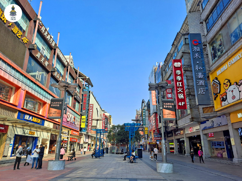 ถนนคนเดินหวงซิงลู่ ฉางซา แหล่งช้อปปิ้งและร้านอาหารที่คึกคักตลอดทั้งวัน