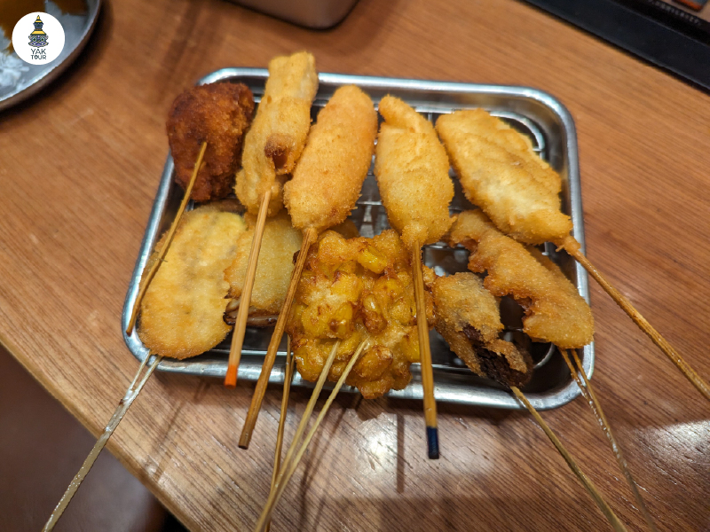 ร้านคุชิคัตสึ Kushikatsu Daruma ของทอดเสียบไม้แสนอร่อยที่ชินไซบาชิ