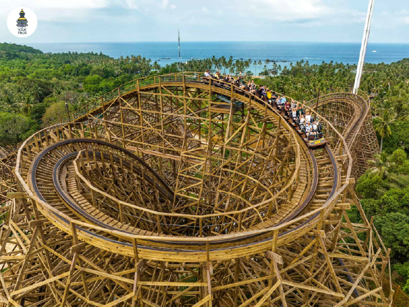 รถไฟเหาะไม้ Roaring Timbers ใน Exotica Park