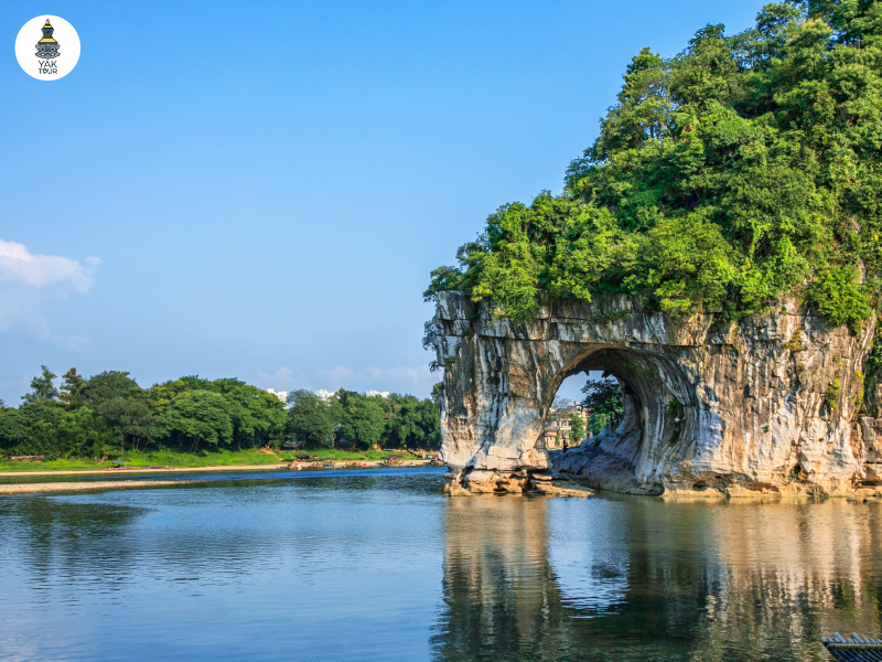 เขางวงช้าง สัญลักษณ์ของเมืองกุ้ยหลิน ที่มีรูปร่างเหมือนช้างดื่มน้ำจากแม่น้ำหลีเจียง