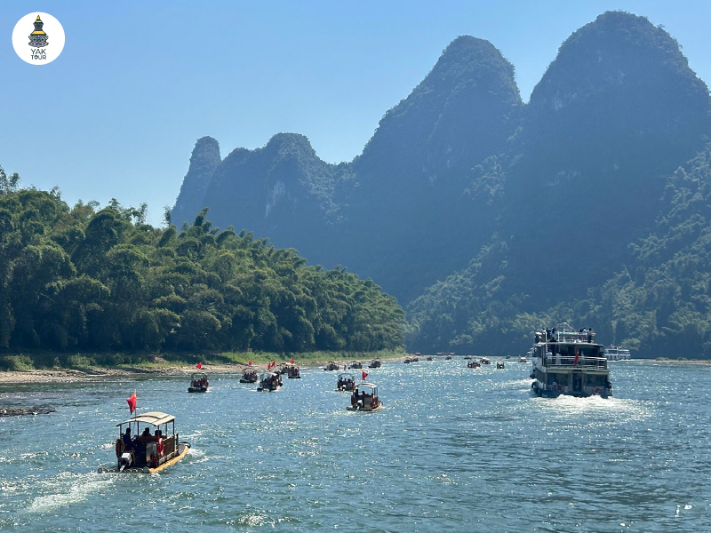ล่องเรือชมวิวแม่น้ำหลีเจียง ท่ามกลางภูเขาหินปูนรูปร่างแปลกตา