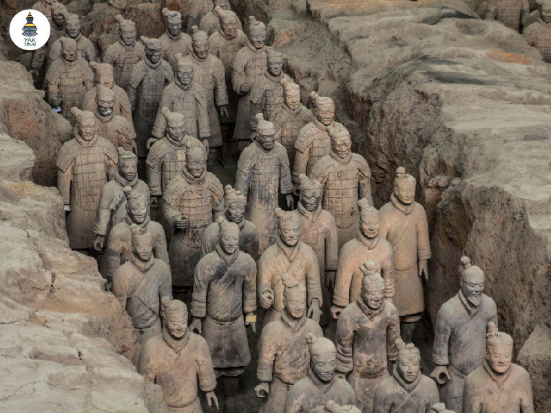 กองทัพทหารดินเผาในสุสานจิ๋นซีฮ่องเต้ ใกล้เมืองซีอาน