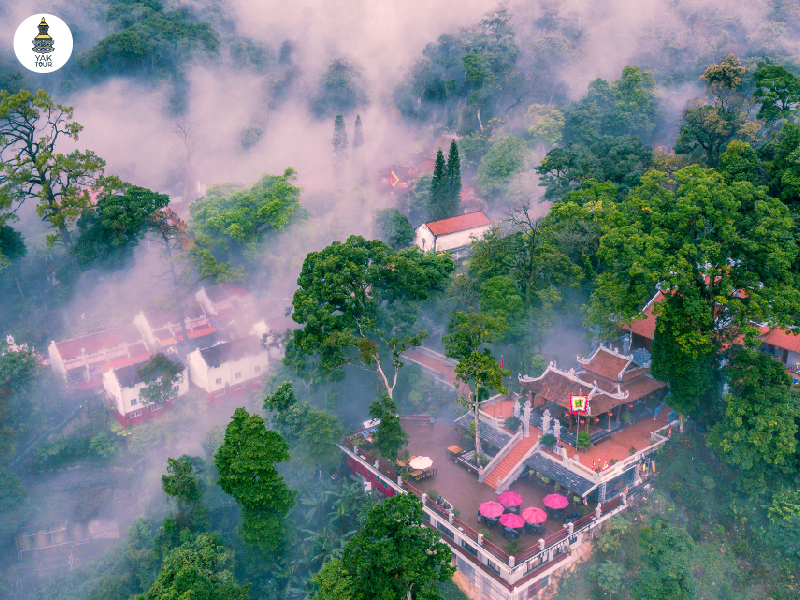 วัด Tay Thien บนเขาในเมืองตามด๋าว ท่ามกลางธรรมชาติและวิวภูเขา