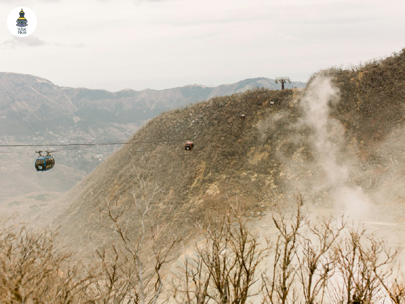 กระเช้าลอยฟ้า Hakone Ropeway มองเห็นภูเขาและไอร้อนจากหุบเขาโอวาคุดานิ