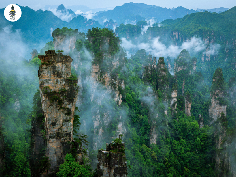 ภูเขาหินทรายแปลกตาในอุทยานจางเจียเจี้ย ที่เที่ยวจีนธรรมชาติชื่อดัง