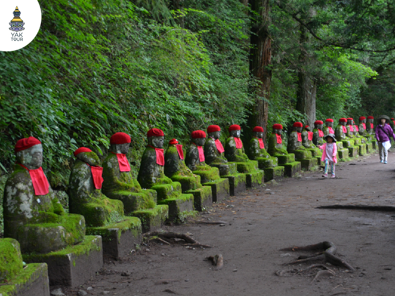 คันมันกาฟุจิ เส้นทางเดินเลียบแม่น้ำกับรูปปั้นหิน Jizo ในนิกโก้