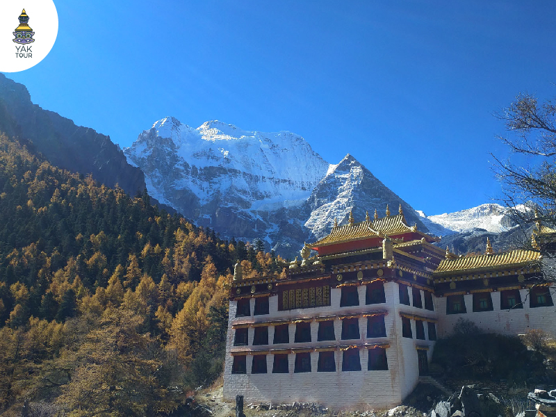 วัดชงกู่ Yading วัดทิเบตเก่าแก่ในอ้อมกอดภูเขาศักดิ์สิทธิ์ของอุทยานย่าติง